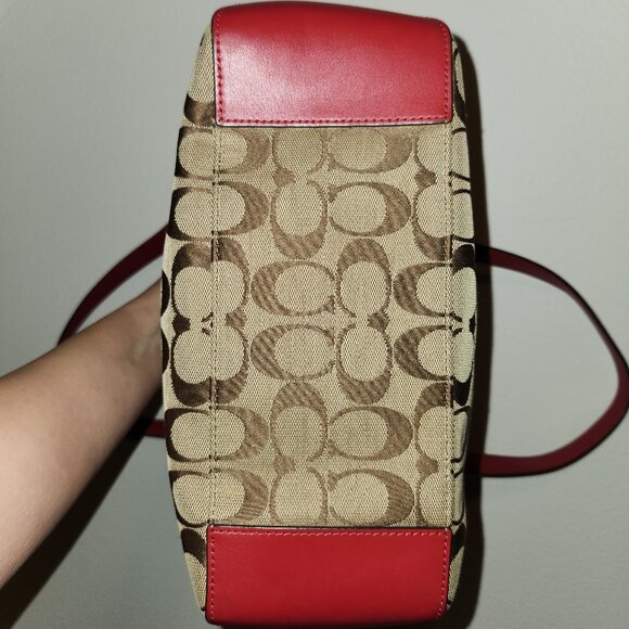Coach Gallery Tote in Signature Canvas! EUC - Picture 5 of 9
